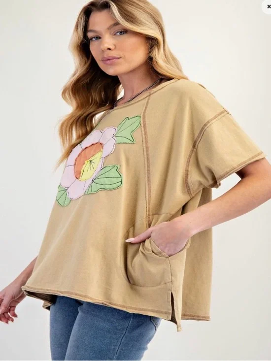 Easel Tan Floral Appliqué Short Sleeve Pullover - Picture 3 of 6